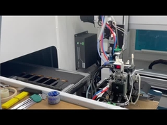 تشغيل معدات الإنتاج الآلي في ورش الشركات